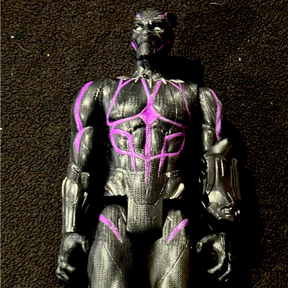 Hasbro Marvel Legends 2017 Black Panther Purple Vibranium